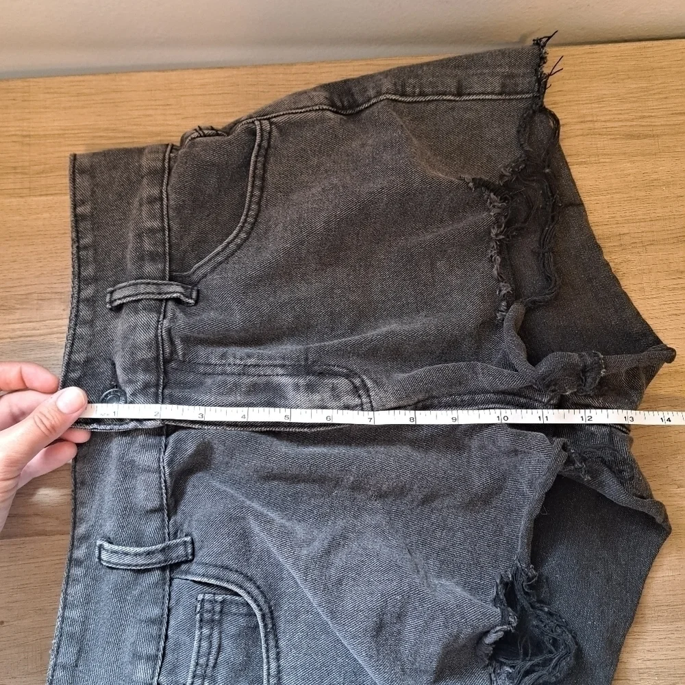 DENIM Blvd Los Angeles Black Jean Shorts Wiast 28